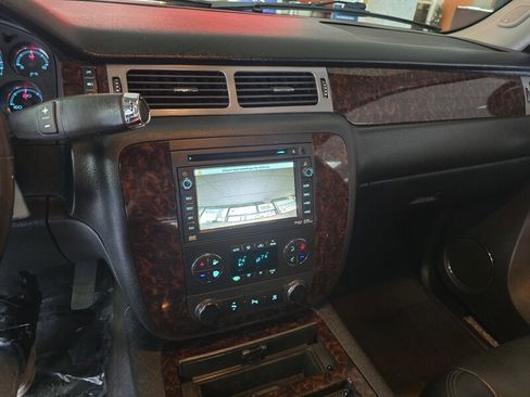Used 2010 GMC Yukon Denali AWD/4WD image 22