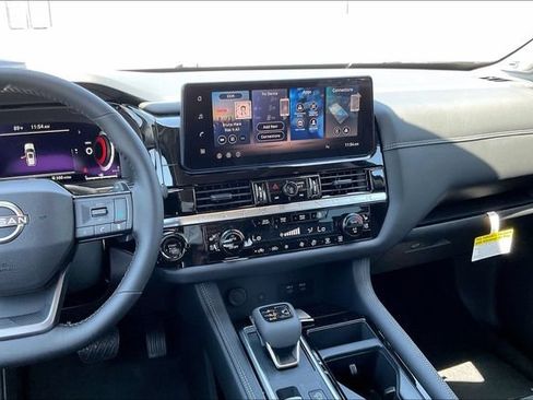 New 2026 Nissan Pathfinder Platinum FWD image 4