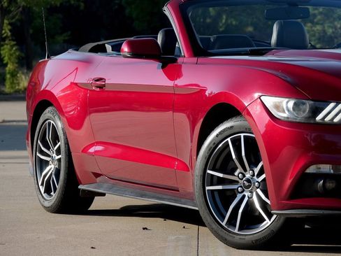 Used 2017 Ford Mustang Premium image 17