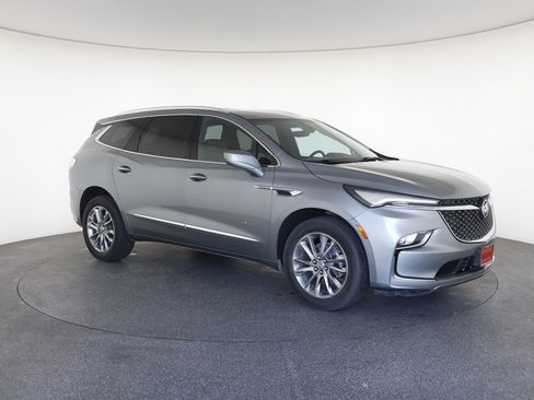 Used 2023 Buick Enclave Avenir image 14