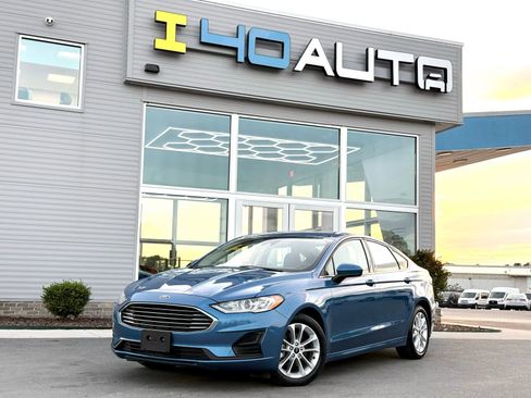 Used 2020 Ford Fusion SE image 1