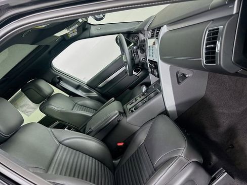 Used 2024 Land Rover Discovery Dynamic SE image 28