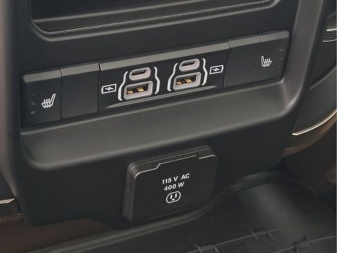 Used 2025 RAM 2500 Limited AWD/4WD image 20