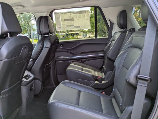 New 2027 Lincoln Navigator Premiere RWD image 14