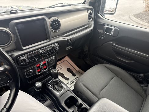 Used 2021 Jeep Gladiator Willys image 22