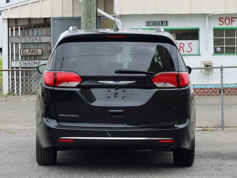 Used 2020 Chrysler Pacifica Touring-L w/ Advanced Safetytec Group FWD image 7
