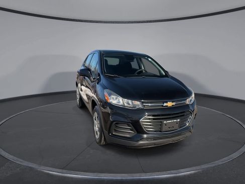 Used 2017 Chevrolet Trax LS image 2