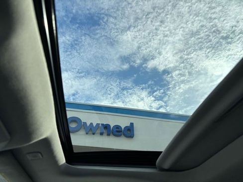 Used 2023 Toyota Highlander XLE image 20