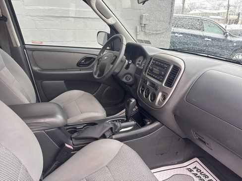 Used 2005 Ford Escape XLT image 27