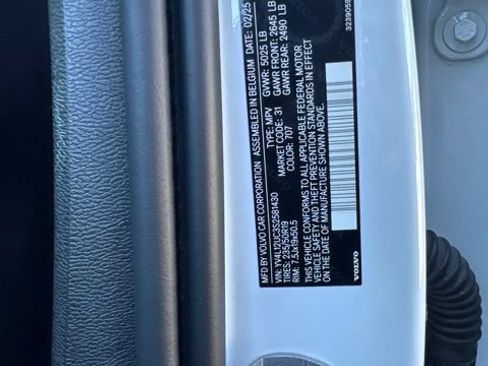 Certified 2025 Volvo XC40 B5 Plus AWD/4WD image 27