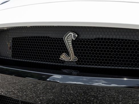 Used 2022 Ford Mustang Shelby GT500 w/ Technology Package RWD image 5