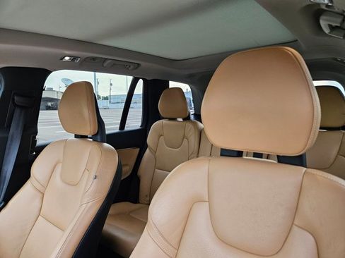 Used 2016 Volvo XC90 T6 Momentum AWD/4WD image 7