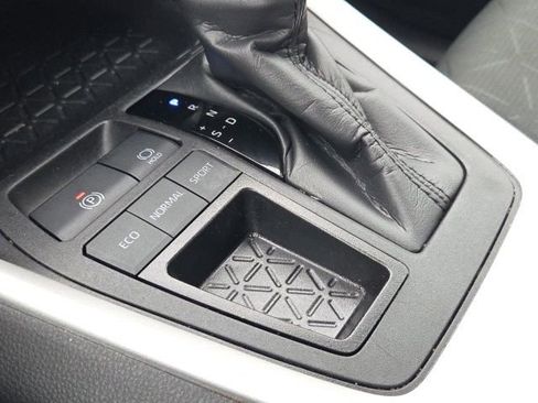 Used 2024 Toyota RAV4 XLE image 28