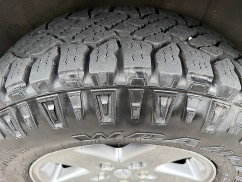 Used 2013 Jeep Grand Cherokee Laredo w/ Laredo E Group image 5