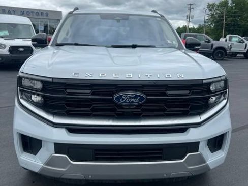 Used 2025 Ford Expedition Max Platinum AWD/4WD image 2