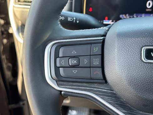 Used 2023 Jeep Wagoneer L Series III w/ Preferred Equipment Group image 11