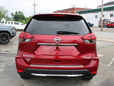 Used 2019 Nissan Rogue SV w/ Sun & Sound Touring Package AWD/4WD image 4
