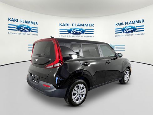 Used 2022 Kia Soul LX image 3