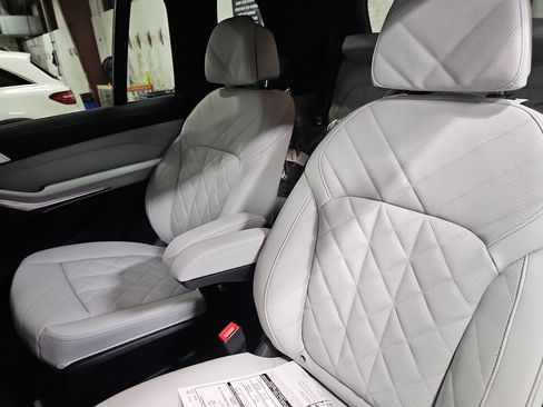 New 2026 BMW X7 xDrive40i w/ M Sport Package image 16