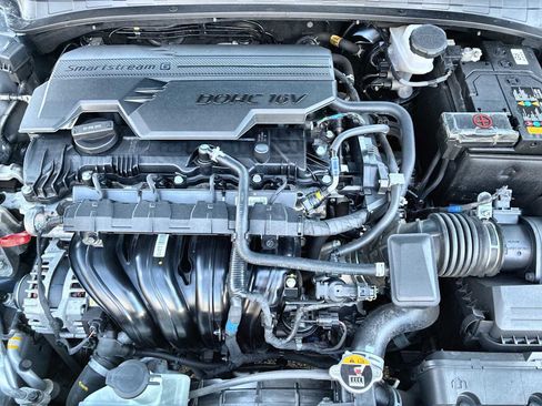 Used 2024 Hyundai Elantra Limited image 18