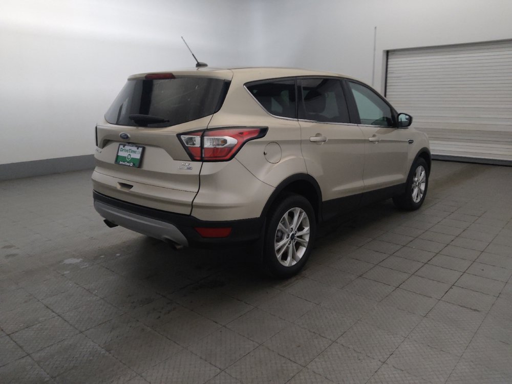 Used 2017 Ford Escape SE w/ SE Cold Weather Package AWD/4WD image 9