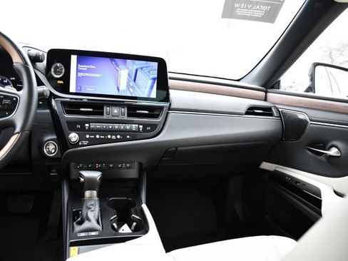Used 2025 Lexus ES 300h Ultra Luxury image 23
