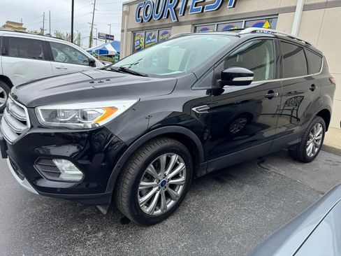 Used 2018 Ford Escape Titanium image 2