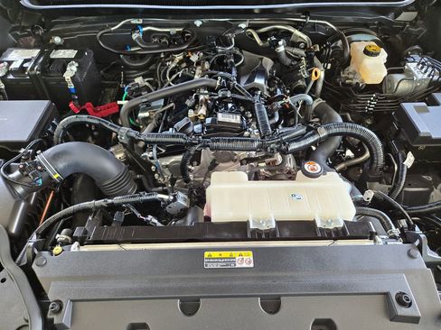 Used 2024 Toyota Tacoma SR5 AWD/4WD image 32