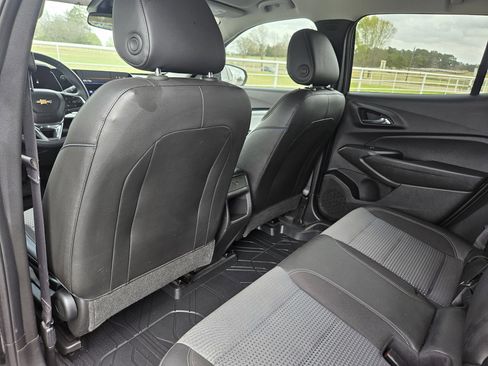 Used 2025 Chevrolet Trax LT w/ Driver Confidence Package image 27