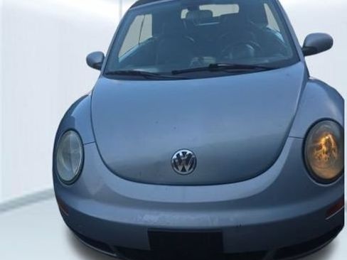 Used 2009 Volkswagen Beetle S FWD image 2