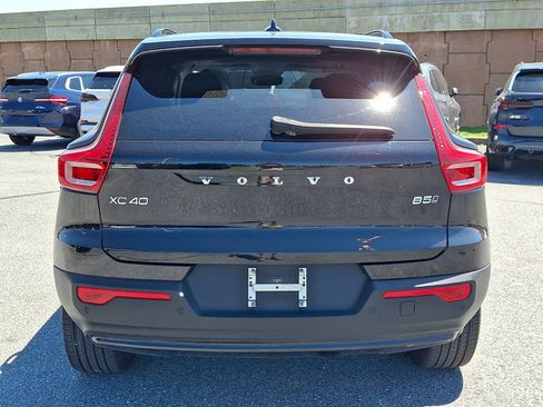 Used 2024 Volvo XC40 B5 Plus w/ Protection Package Premier AWD/4WD image 5