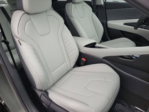 New 2026 Hyundai Elantra Limited FWD image 17