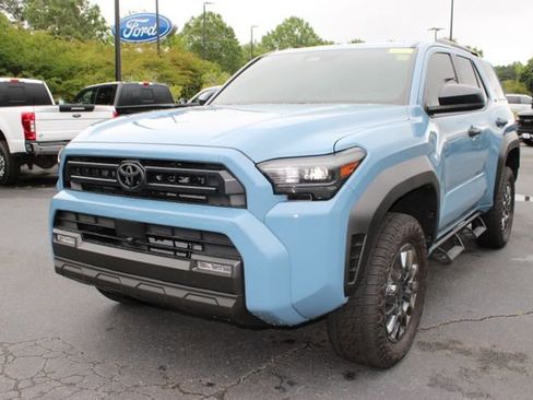 Used 2025 Toyota 4Runner SR5 AWD/4WD image 13
