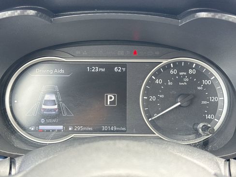 Used 2025 Nissan Versa SV FWD image 10