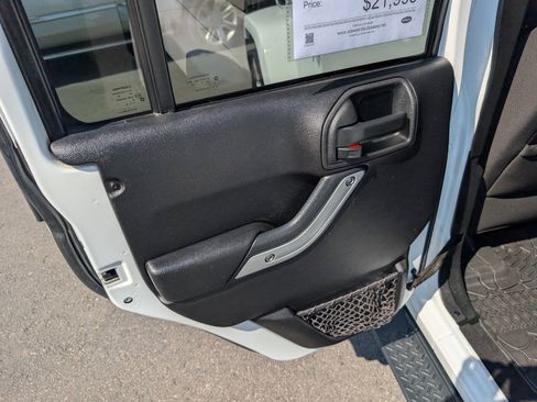 Used 2014 Jeep Wrangler Unlimited Sahara AWD/4WD image 34