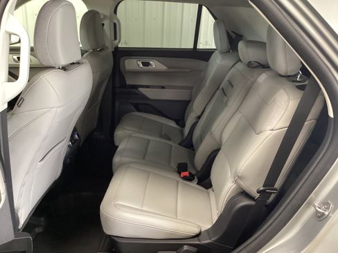 Used 2025 Ford Explorer Active w/ Active Comfort Package AWD/4WD image 29