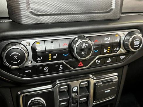 Certified 2021 Jeep Gladiator Overland w/ Cold Weather Group image 41