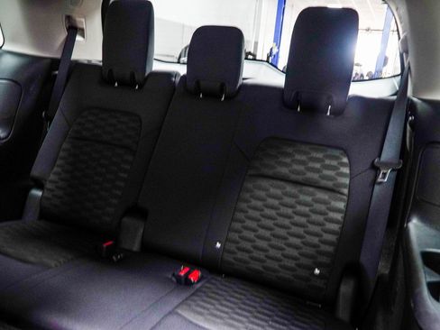 Used 2025 Nissan Pathfinder SV AWD/4WD image 38