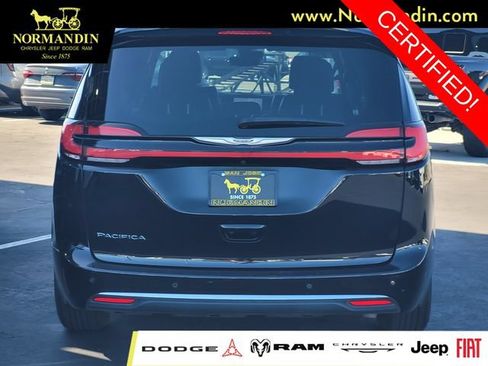 Certified 2025 Chrysler Pacifica Select FWD image 5