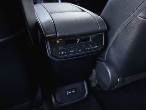 Certified 2024 Toyota Highlander XLE image 27