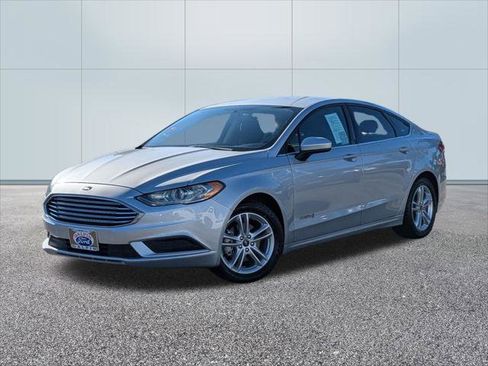 Used 2018 Ford Fusion SE image 1