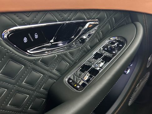 Used 2024 Bentley Continental GT Azure image 21