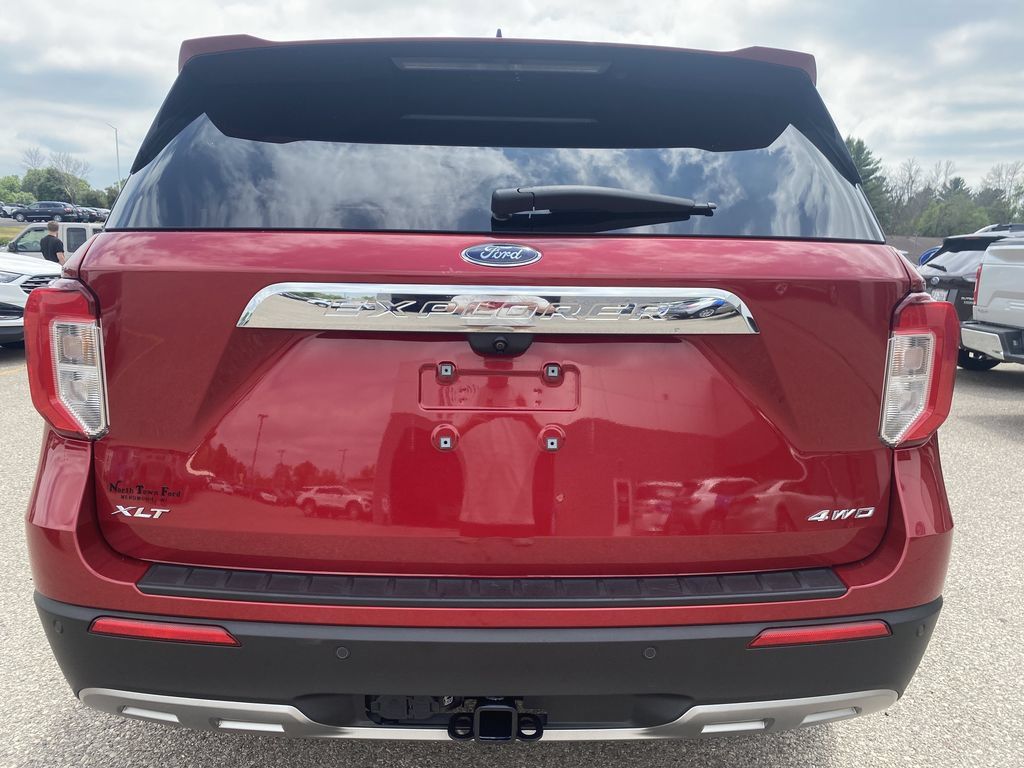 Used 2021 Ford Explorer XLT w/ Equipment Group 202A AWD/4WD image 8