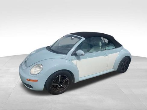 Used 2010 Volkswagen Beetle Convertible image 5