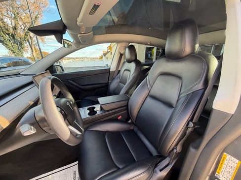 Used 2022 Tesla Model Y Long Range image 10