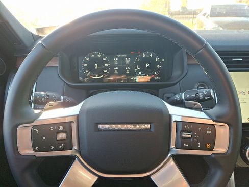 Used 2025 Land Rover Discovery Dynamic SE image 19
