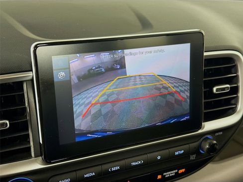 Certified 2025 Hyundai Venue SEL FWD image 16