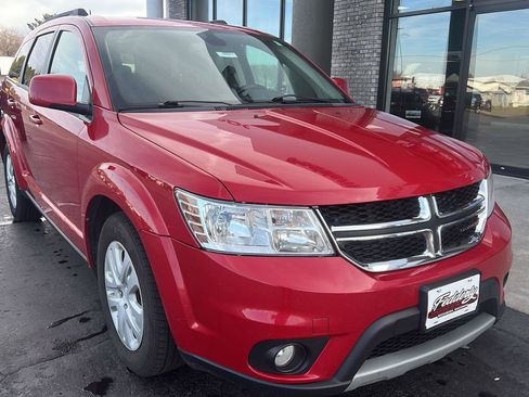 Used 2019 Dodge Journey SE image 1