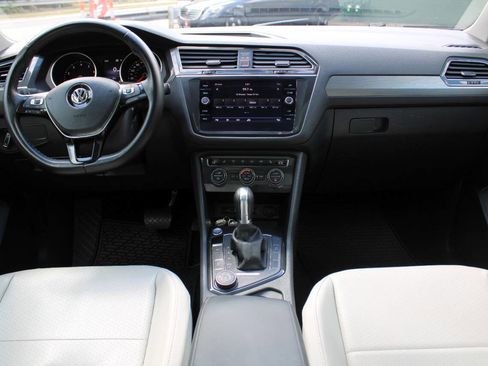 Used 2018 Volkswagen Tiguan SE image 11
