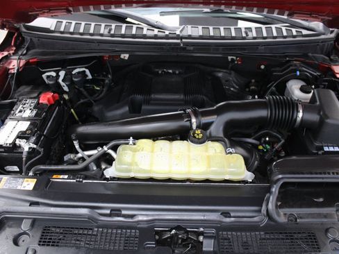 Used 2020 Ford Expedition XLT image 11